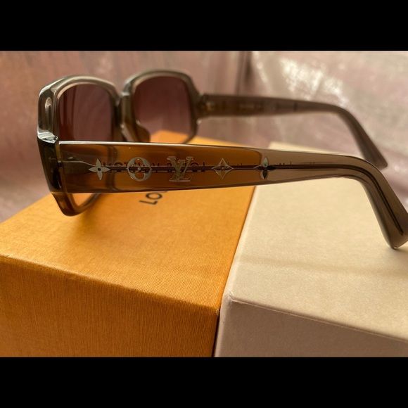 AUTHENTIC Used LOUIS VUITTON SUNGLASSES - Picture 13 of 16